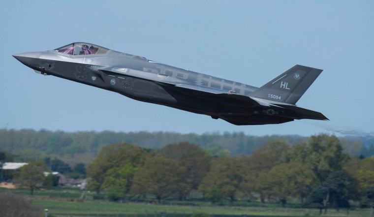 Polskie F-35 bez nowych flar do obrony przed rakietami. Przetarg zakończył się fiaskiem