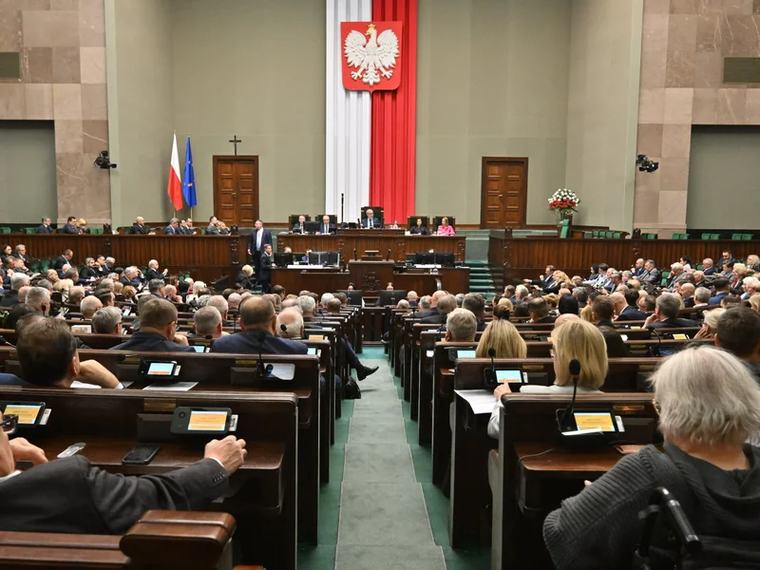 Zaskakujące nagranie obiega sieć. Posłowie szczekali w Sejmie