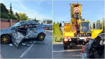 Samochód zderzył się z dźwigiem. Groźny wypadek pod Poznaniem
