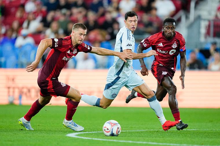Szalony mecz w Toronto. Gol Lewandowskiego nie dał zwycięstwa