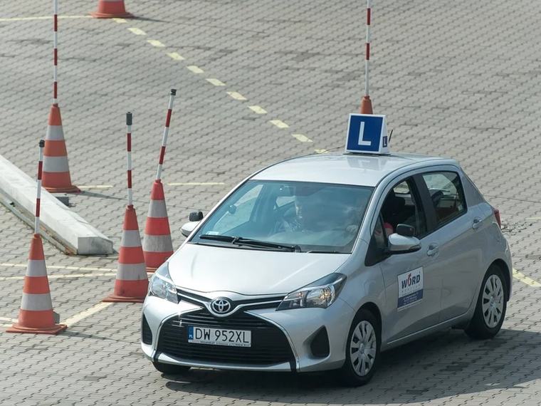 Koniec taryfy ulgowej dla początkujących kierowców. Przepisy już obowiązują