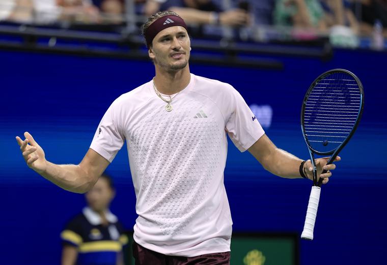 Alexander Zverev znów przeżywał nocne katusze. Zakończył mecz o 2:15