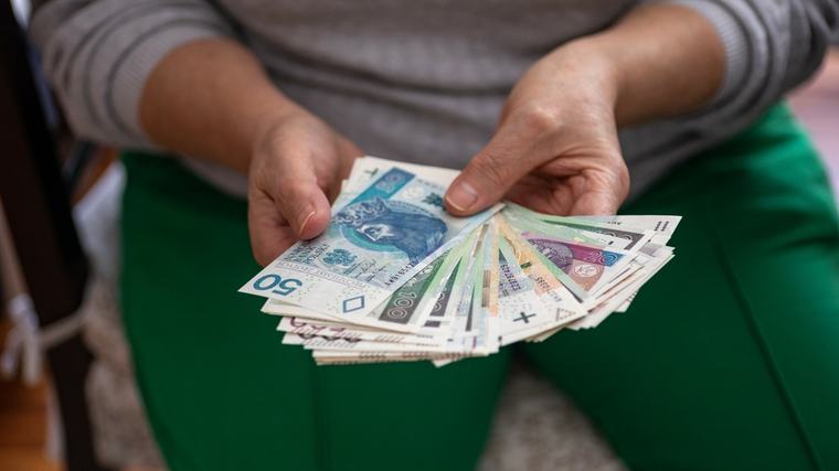 Ruszyły wypłaty 14. emerytury. Podajemy kwoty netto, progi i terminy wypłat Michał Tomaszkiewicz