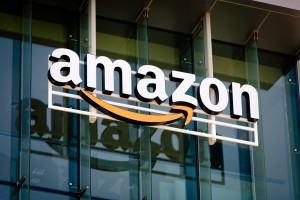 Amazon pozwany. Platforma zarobiła miliardy, wprowadzając w błąd