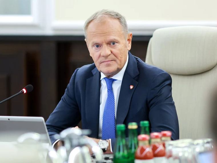 "Nie damy się zastraszyć". Tusk reaguje na incydent