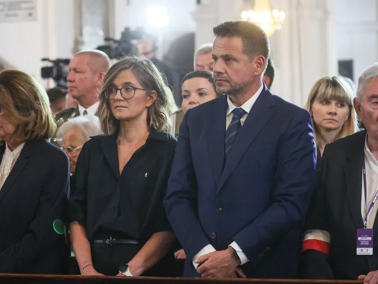 Kontrowersyjne zachowanie Biejat w kościele. Ksiądz tłumaczy