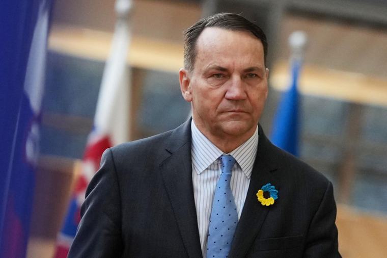 Polityczna burza Sikorski nie przebiera w słowach po głosowaniu w Sejmie