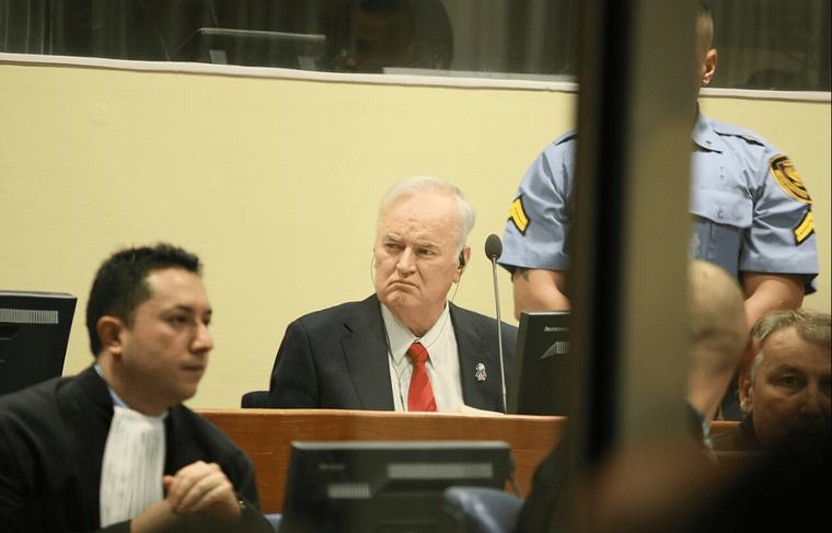 Zmarł Ratko Mladić. Dowódca Serbów bośniackich skazany za ludobójstwo