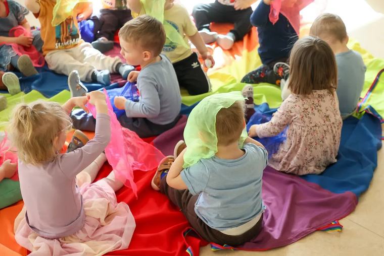 1500 zł miesięcznie dla rodziców. ZUS przypomina, kto może dostać pieniądze 3 min czytania