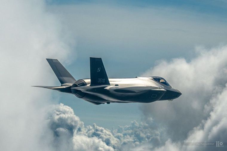 Kolejne pięć myśliwców F-35 Husarz w drodze do Polski