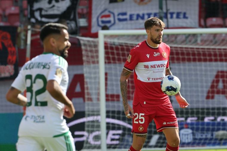 Katastrofa reprezentanta Polski w meczu Widzewa. Uratował go VAR