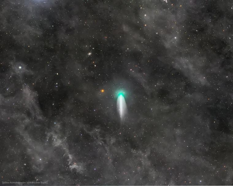 Zdjęcie niezwykłej komety wyróżnione przez NASA. Okno zamyka się na 22 lata