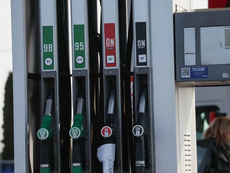 Nowe ceny paliw na weekend. Jest dobra i zła wiadomość