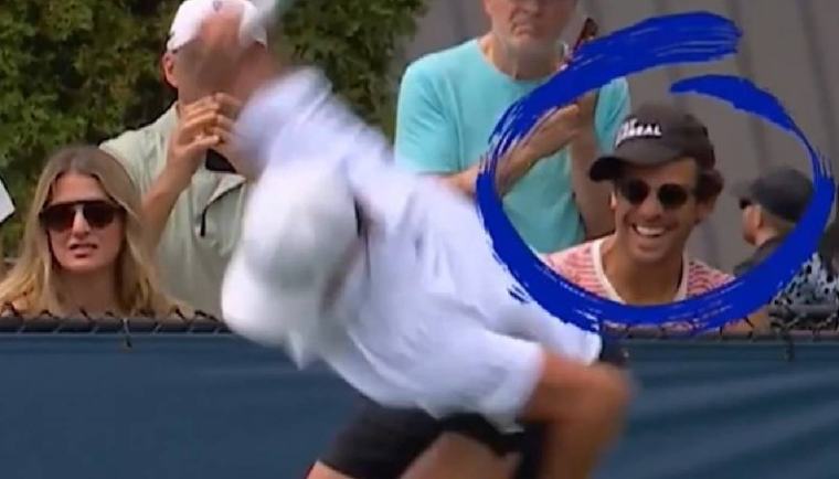 Wpadł w furię na korcie. Reakcja kibica to hit
