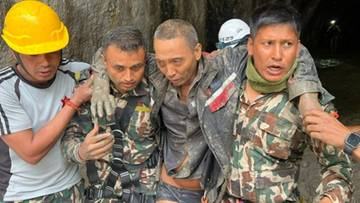 Spędzili 10 dni pod gruzami. Dwie osoby uratowane po kataklizmie w Nepalu