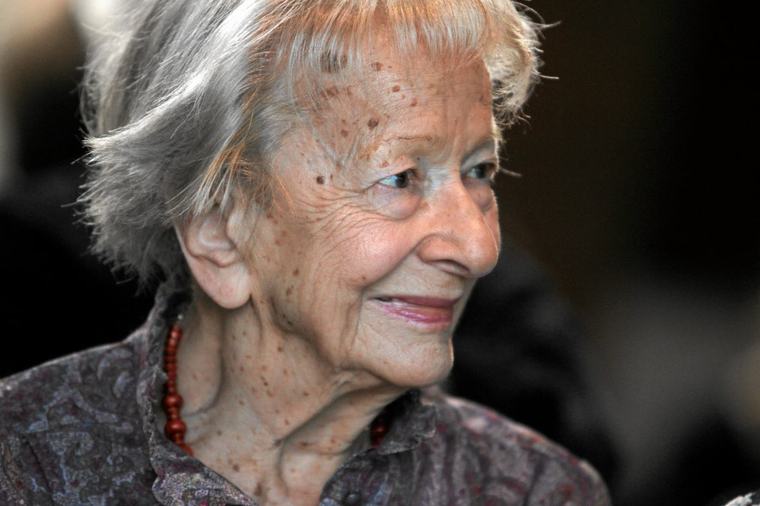 Cytat dnia. Wisława Szymborska: Ludzie głupieją hurtowo i mądrzeją...