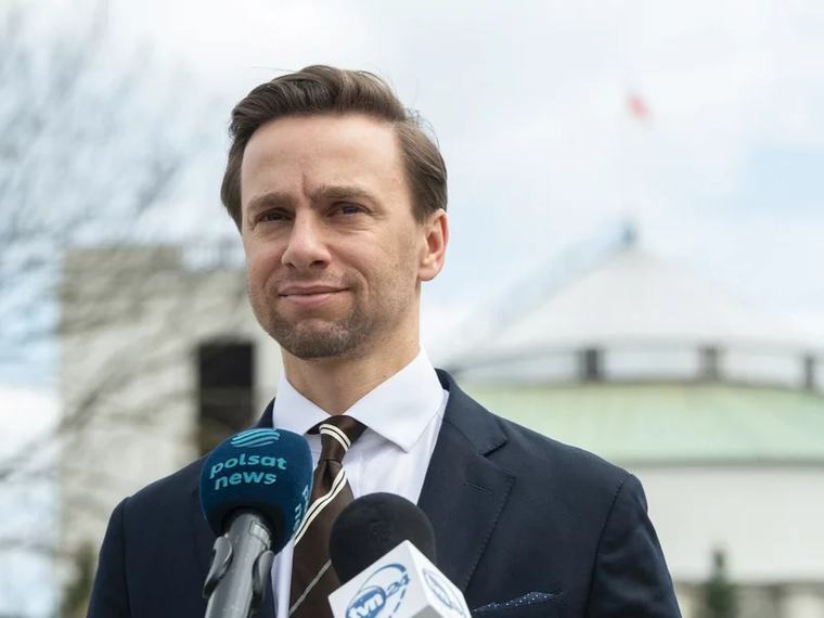 Bosak grzmi: "Jeszcze większa patologia niż za PiS"