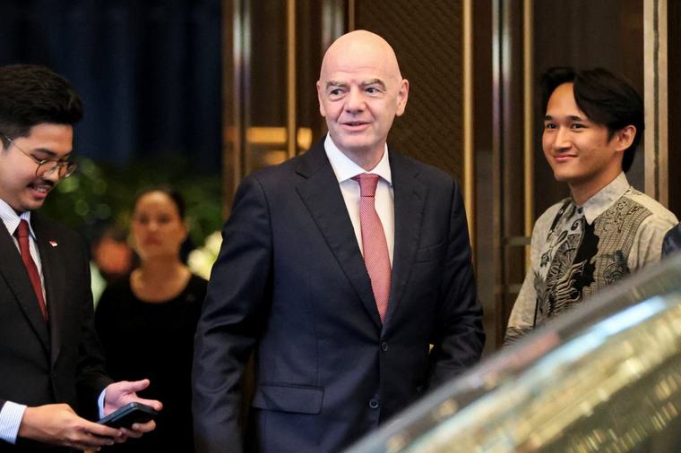 Infantino w Polsce. Spotka się z Kuleszą. Oto powód